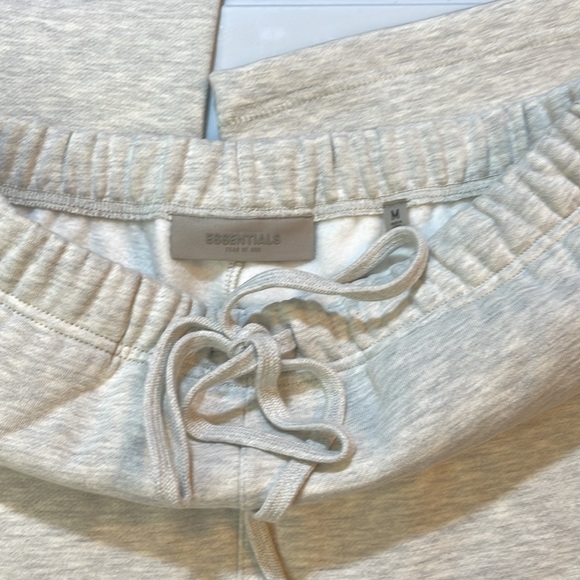 fear of god essentials light oatmeal relaxed sweatpants ss22 - Picture 5 of 9
